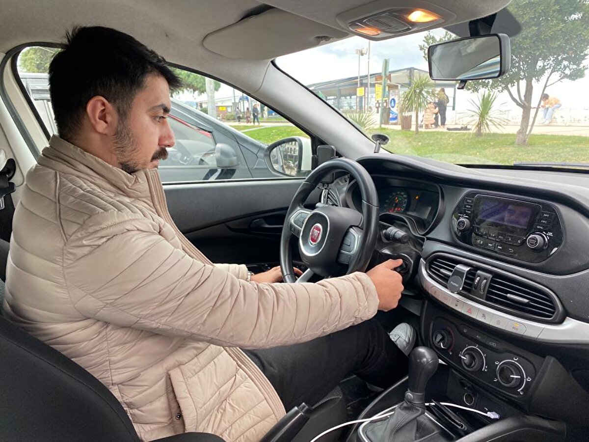 Fahri trafik müfettişleri kural ihlali tespitini ihlal eder onu ceza tutanağına dönüştürmek Trafik Denetleme Şubenin görev ve yetki alanındadır. Araçlarda start stop özelliğinin olması herhangi bir şekilde kural ihlaline yol açmaz. Bu özellik olmayan araçlarda kavşaklarda, kırmızı ışıkta durabilir. Olanlar da durabilir. Ne var ki kavşakta gereksiz yere durup trafiği engellemek kural ihlali olduğundan bu durumda ceza tutanağı düzenlenerek sürücüye tebliğ edilir.<br><br>Trafik kural ihlali yapmadığını ispatlama hükümlülüğü sürücüdedir. Sürücüler kural ihlali yapmadıklarından eminler ve kanıtlayacak durumları varsa belgeleri ile Sulh Ceza Hakimliğine başvurup tutanağın kasti düzenlenip düzenlenmediği anlaşılıp bu kişiler hakkında suç duyurusunda bulunulabilir.”