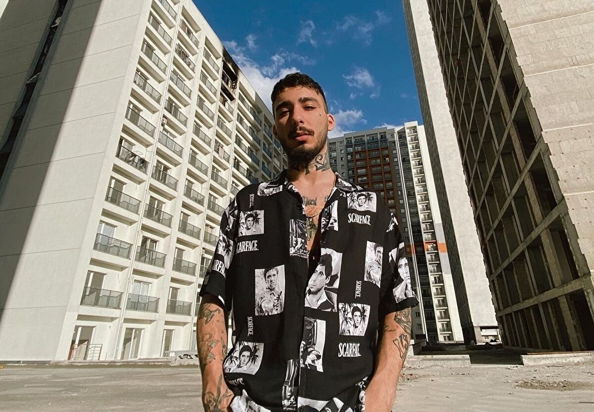 2022 yılında Türkiye genelinde en çok dinlenen sanatçı UZI oldu ve 2018 yılından beri ilk kez bu yıl zirvenin ismi değişmiş oldu. UZI’yi rap sanatçıları cakal ve Ezhel’in ardından Lvbel C5 ve Sefo dördüncü ve beşinci olarak takip etti.