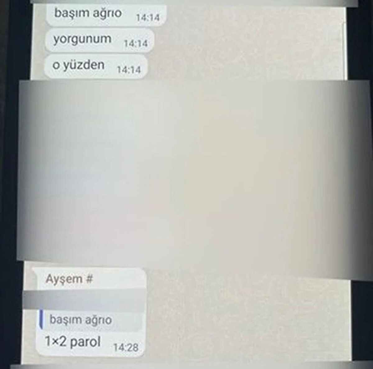 Özkiraz'ın annesinin kalp krizi geçirdiğini iddia ederek "Annem kalp krizi geçirdi. Koroner yoğun bakımda iki kez arest oldu. Bir hekim olarak uyanması için duaya sığınıyorum. Lütfen dualarınız annemle olsun" mesajını paylaşıyor.<br><br>