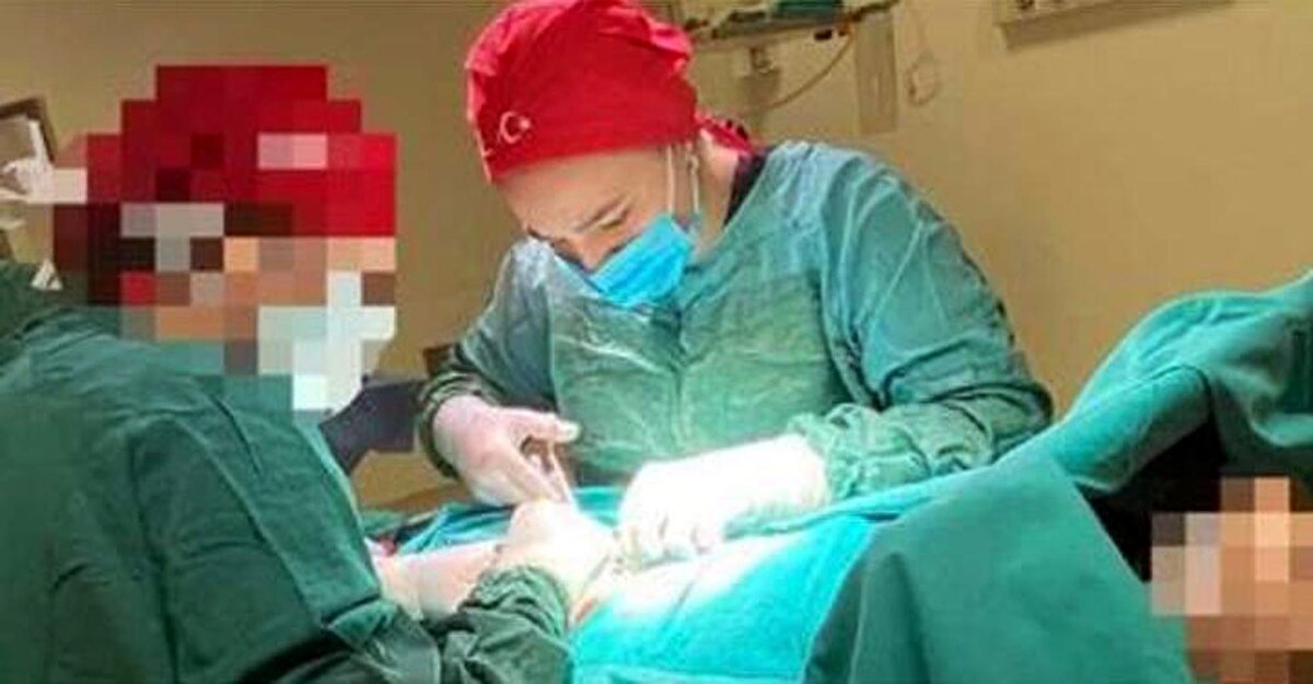 Sonra da sahte doktor Tekirdağ'ın Çerkezköy ilçesine taşındı ve Devlet Hastanesi Çocuk Cerrahi Bölümü'nde staj yaptığını söyledi. <br><br>Sonrasında stsubay sevgiliye sosyal medyadan ulaşan bir kişi sahte doktorun diğer sevgilisi olduğunu söyleyerek, Özkiraz'ın yalan söylediğini, doktor olmadığını açıkladı. Yani yalanı aldatılan sevgili ortaya çıkardı.<br><br>Astsubay C.T., "Ben önce inanmadım. Bana gösterdiği fotoğraflardan ev adresini buldum. Orada da annesinin ev hanımı, babasının ise kamyon şoförü olduğunu öğrendim. Hemen Özkiraz'ı aradım. Evinin orada buluştuk. Yalan söylediğini itiraf etti" diye konuştu. <br><br>Astsubay sevgili bunun ardından durumu hastane yetkililerine bildirdi.