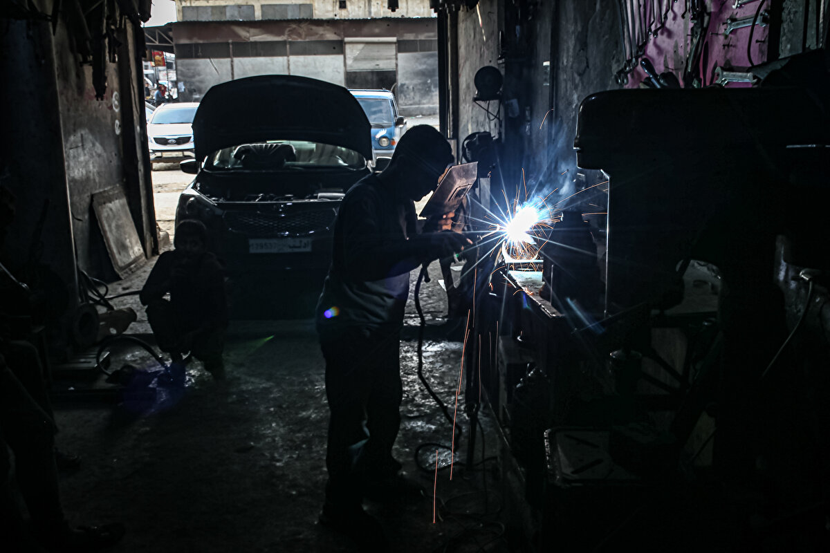 Alüminyum doğrama atölyesinde çalışan Hasan Hafserci de saat 07.30'da işe başladığını, saat 17.00'ye kadar çalıştığını ifade etti.