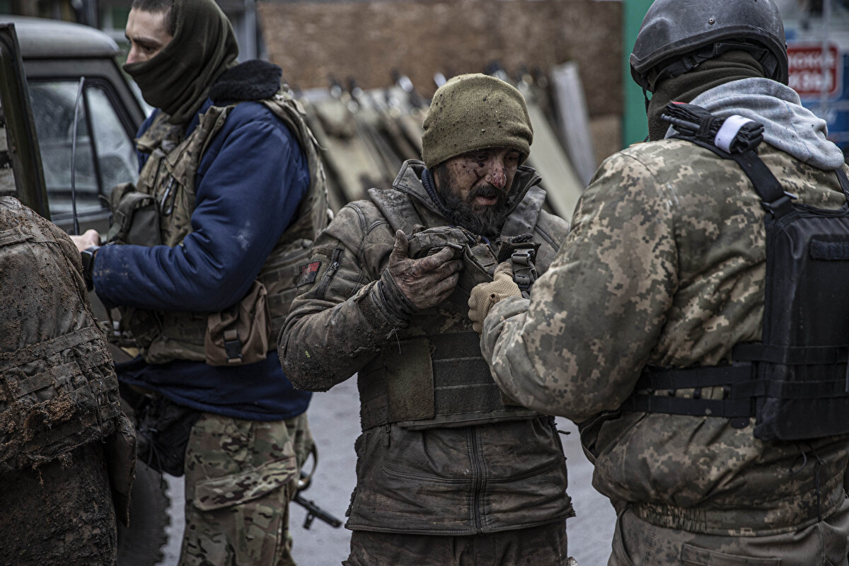 Ukrayna Savunma Bakan Yardımcısı Anna Malyar, Ukrayna'nın Rusya ile savaşındaki kayıplarını düşmanın verilere ulaşmaması amacıyla açıklamayacaklarını belirterek, "Ukrayna'nın savaştaki kayıpları devlet sırrıdır" demişti.<br><br>