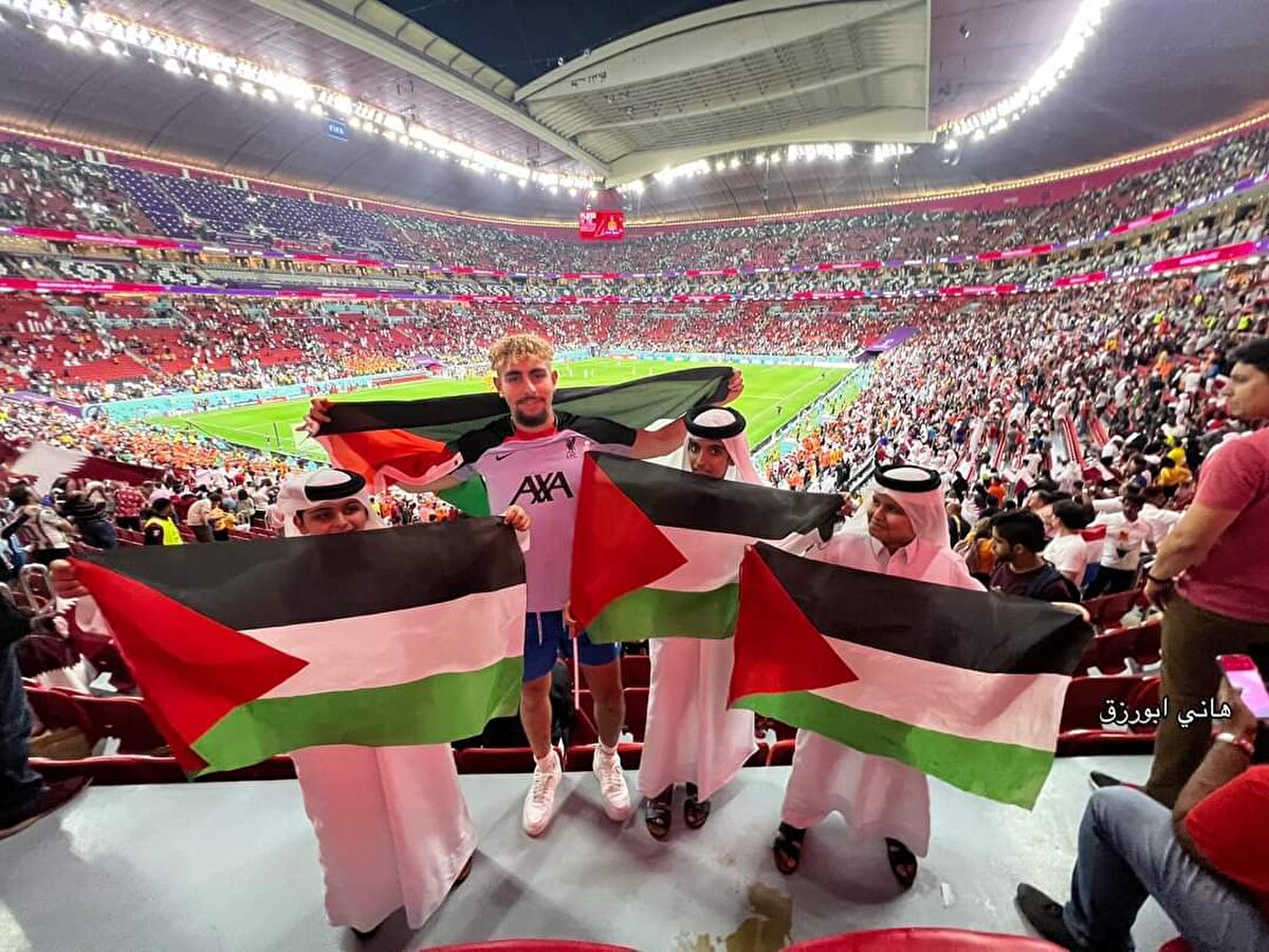 Turnuvanın kendilerine Filistin kültürü ve tarihini öne çıkarmanın yanı sıra İsrail işgali konusunda farkındalık yaratma şansı verdiğini söylüyen Filistinliler, İsraillilerin turnuvadaki varlığına ve Dünya Kupası sonucunda meydana gelen "normalleşmeye" karşı bir protesto biçimi olarak da buna başvuruyor.