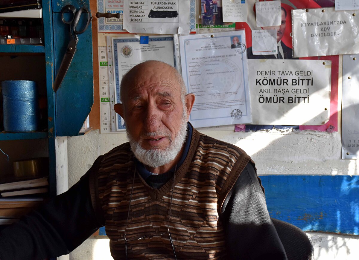 Yavaş yavaş buraya göç başladı"<br><br>İlçede bakkal işleten 76 yaşındaki Mustafa Uluyol da Çelebi'nin çok güzel bir yer olduğunu söyledi.<br><br>Çelebi'nin havasının, suyunun ve insanlarının çok iyi olduğunu anlatan Uluyol, "Burada misafirhanemiz veya otelimiz yok ama ilçeye gelen hiç kimse de açıkta kalmaz. Baktın ki yabancı, elinden tutar evine götürür ve misafir edersin. İlçemizden önceleri gidenler oldu ama biz burada nöbetçiyiz. Şimdi yeniden gelenler oluyor. Yavaş yavaş buraya göç başladı." diye konuştu.<br><br>İlçe sakinlerinden Necati Yakut ise Çelebi'nin fazla göç verdiğinden Türkiye'nin en küçük ilçelerinden biri olduğunu dile getirdi.<br><br>Üç oğlundan ikisinin Ankara'da yaşadığını belirten Yakut, "Burada eli iş tutmayanlar kaldı. Eşim ve rahatsız kız çocuğumla yaşıyoruz. 3 yıldır bir kıpırdanma ve gelişme oldu." dedi.<br><br>Muhtarlık yapan ve çay ocağı işleten Osman Özbağ da ilçede son yıllarda gelişmeler olduğunu ifade ederek, yapılan çalışmalar için emeği geçenlere teşekkür etti.