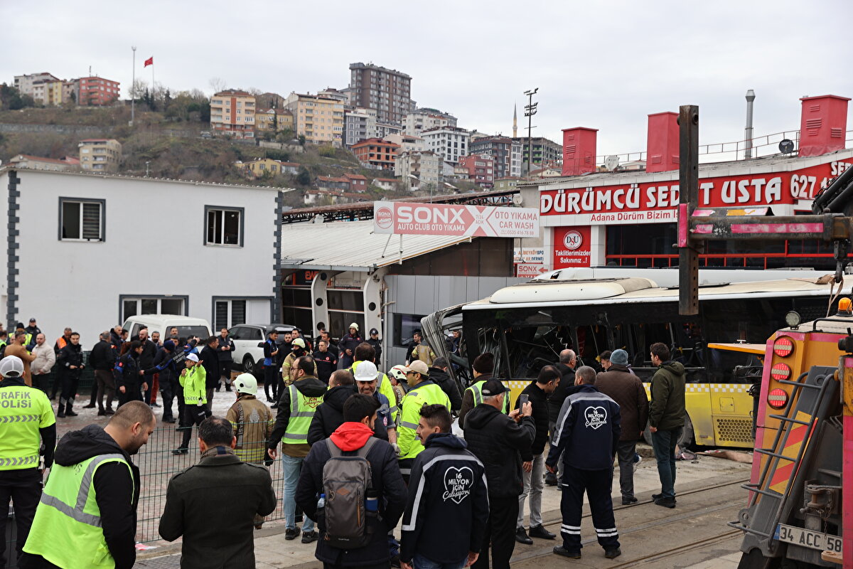 Savcılığın sevk yazısında, şüphelinin üzerine atılı suçun vasıf ve mahiyeti, mağdur sayısının çok olması, şüphelinin eyleminin bilinçli taksirle meydana gelmesi, mağdurlardan iki kişinin halen bilincinin kapalı olup, hayati tehlikelerinin mevcut olması, mağdurların büyük bir kısmının ifade alma işleminin henüz tamamlanmaması ve delillerin tamamen toplanmaması sebebiyle tutuklanmasının talep edildiği belirtildi.<br>