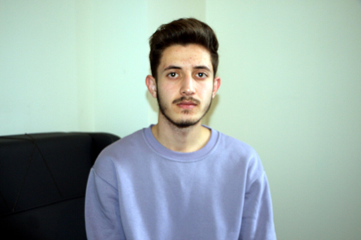 Yıldız bu parayı da yatırdı. Daha sonra gümrük vergisi gibi çeşitli bahanelerle ve geri ödeneceği iddiasıyla Yıldız'dan birçok kez para talep edildi. Hem telefonu hem de ödediği paraları geri alacağı ümidiyle bu istekleri yerine getiren Yıldız, bir kısmı bankadan çektiği kredi olmak üzere toplamda 77 bin TL gönderdi. Ancak tüm ödemelerine rağmen telefonu kendisine ulaştırılmayınca dolandırıldığını anladı. Yıldız, bu kez bir arkadaşı vasıtasıyla tanıştığı hackerdan yardım istedi. Paranın bir kısmını geri alabileceği umuduyla hackerın hesaplara erişim için talep ettiği 23 bin TL parayı da gönderdi. Ancak o kişinin de dolandırıcı olduğunu anlayan Yıldız, toplamda 100 bin TL parasını kaptırdı. Bunun üzerine Yıldız, polise başvurup şikayetçi oldu. Polis, dolandırıcıların tespiti için çalışma başlattı.