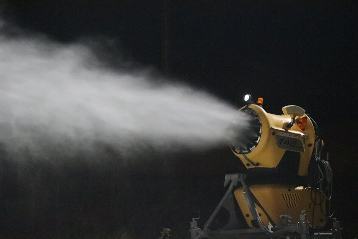 Cıngı, Erciyes`te 2 bin 200 metrede kayak faaliyetlerine başlandığını, Avrupa`da ise bu rakımın 600-800`e kadar düştüğünü belirtti.<br>