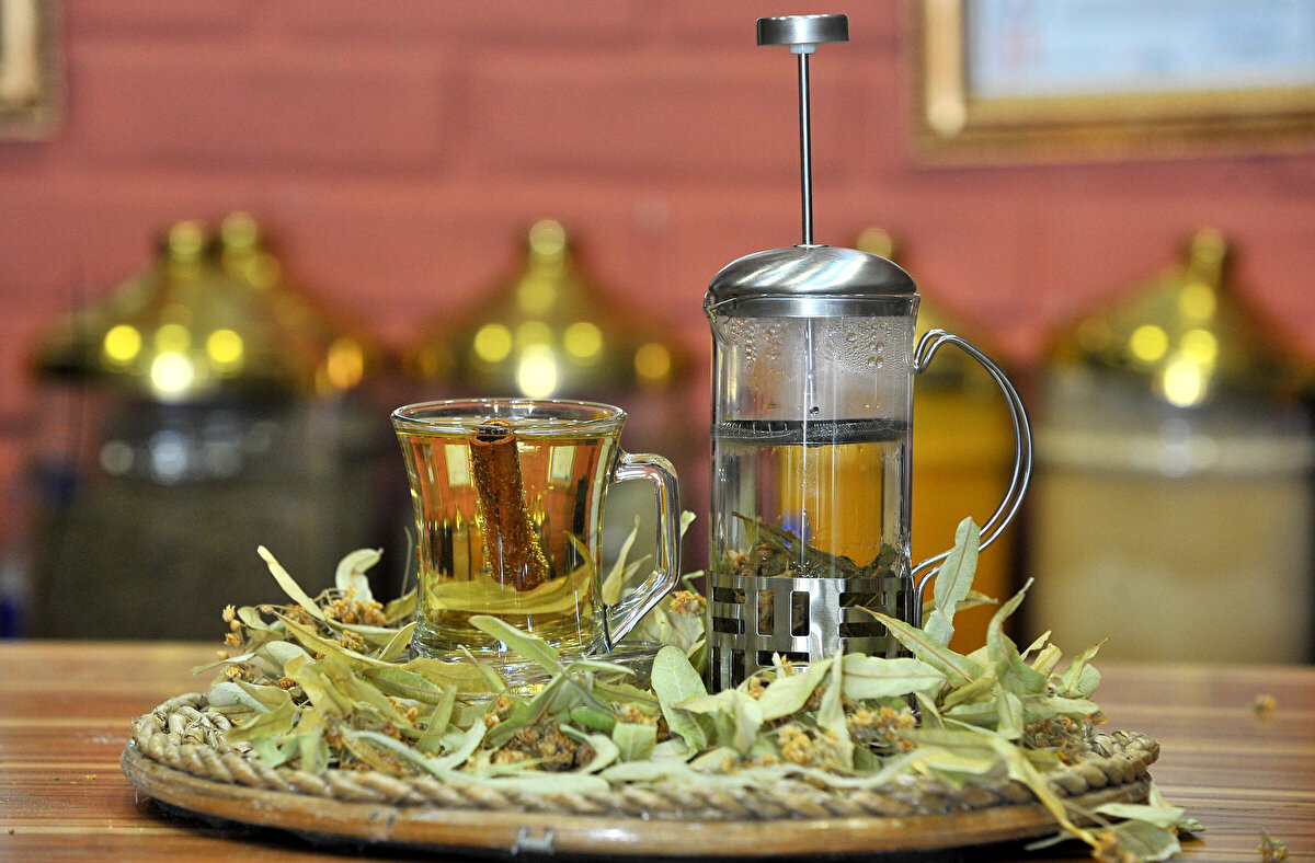 İşte ıhlamuru kuşburnuyla birlikte demlemenin sağlığa yararları...<br><br>Kış çaylarının favorisi ıhlamur-kuşburnu hastalıklara karşı koruma sağlar.<br><br>