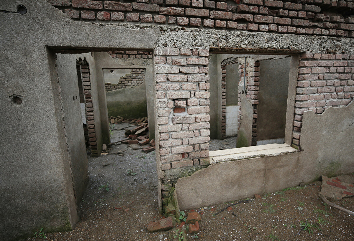 Barajdaki su seviyesi 2016'da 19 milyon metreküpe kadar düşmüş, neredeyse tamamen ortaya çıkan eski köy bölgede yaşayan diğer komşu köylerin sakinleri tarafından ziyaret edilmişti.