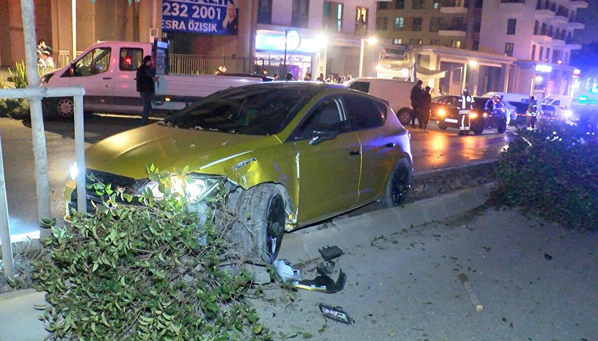 Hasar gören otomobil sürücüsünün ağabeyi Berat Doğukan Torga "Araç hızla geldi buradan. Girdi elektrik direğine, duramadı. Ondan sonra ağacı devirdi, saplandı oraya. Birkaç kişi arabayı çıkarmaya çalıştı orada. Ben de polisi aradım. Çıkaramayınca da sürücü kaçmış. Ben de o sırada araçtaydım" dedi.