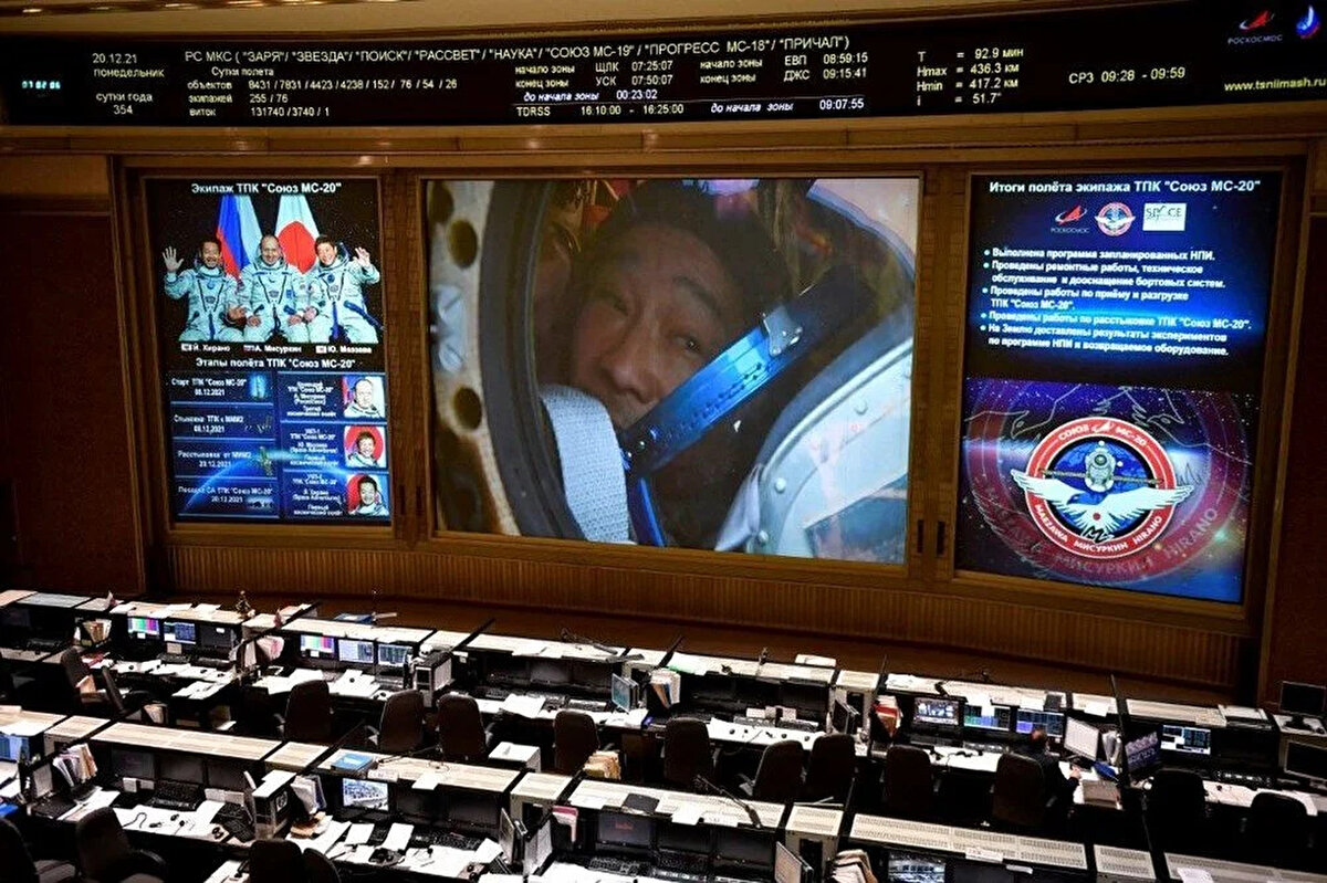 Kabin ekibinde İrlandalı fotoğrafçı Rhainnon Adam, Hint aktör Dev Joshi, ABD'li video içerik üreticisi Tim Dod bulunuyor.<br><br>İngiliz fotoğrafçı Karim Iliya, ABD'li film yapımcısı Brendan Hall, Çekyalı sanat direktörü Yemi Akinyemi Dele de ekipte yer alıyor.