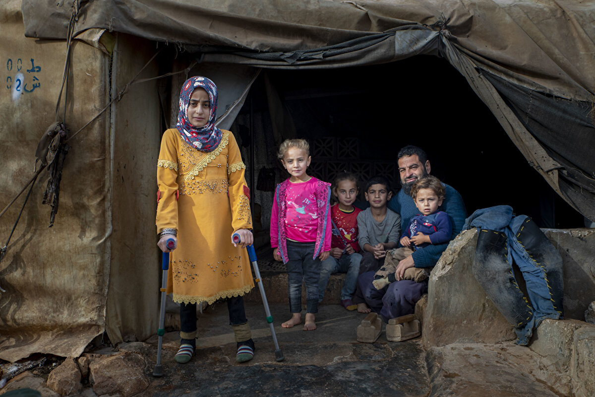 Doğuştan diz altından iki ayağı olmayan Maya yaşadığı tüm zorluklara rağmen hayata gülümsüyor. 12 yaşındaki Maya “Arkadaşlarım gibi koşamasam da en azından yürümek istiyorum” diyor.