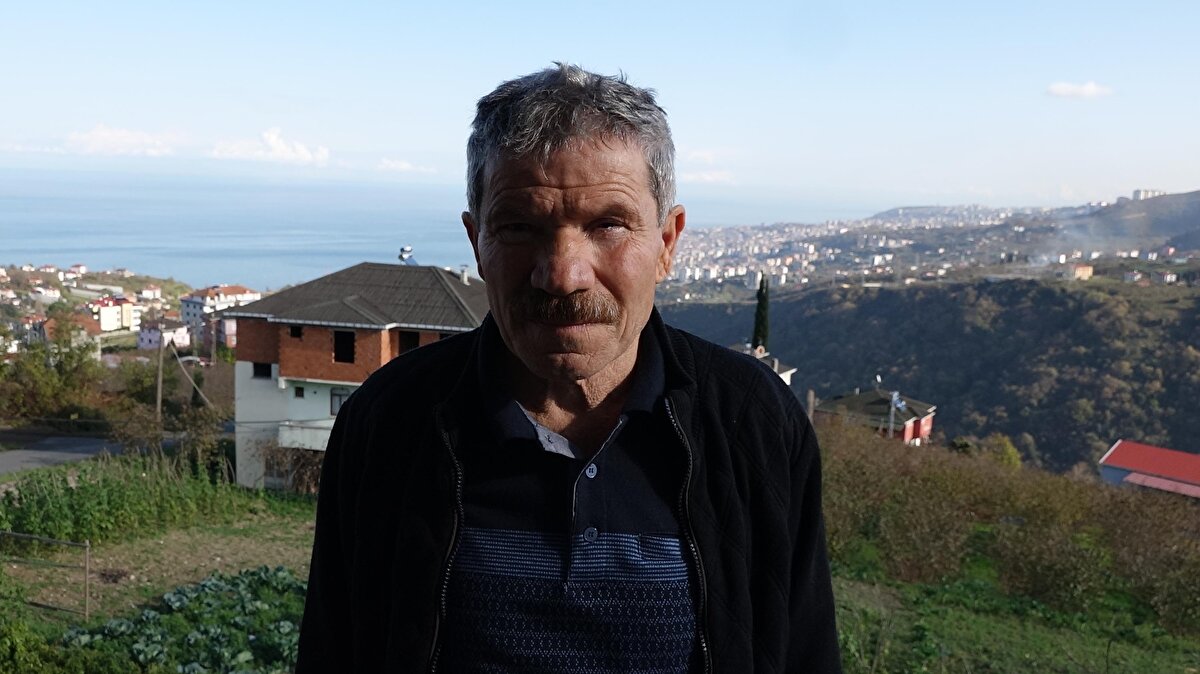 Başka hasta adıyla usulsüz kayıt yapıldığı iddia edilen devlet hastanesi tarafından yapılan yazılı açıklamada, “Adı geçen hastanın gözünden alınan vitrous sıvı materyali hastanemize ulaştırılmış, hasta başka bir sağlık kurumunda yatış yapıldığı için resmi kayıt yapılamamış ancak vitrous sıvı materyalinin değerli bir materyal olması, numunenin beklemesinin yaratacağı olumsuzluklar göz önüne alınarak, önemi ve aciliyetine binaen Başhekimliğin bilgisi dahilinde hastanemiz mikrobiyoloji laboratuvarında manüel olarak sistem kaydı olmadan çalışılmış, hastaya ait sonuç doktoruna sözel olarak anında iletilmiş, hasta sahiplerine de daha sonra talepleri üzerine resmi olarak teslim edilmiştir. Kesinlikle iddia edildiği gibi bir delil gizleme veya sonuç vermeme söz konusu değildir” denildi.<br>