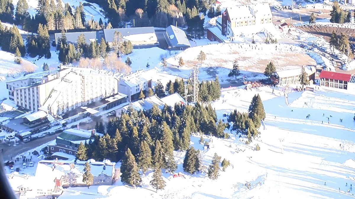 'RUS TURİSTLERİN KOLAY ULAŞABİLECEĞİ ÜLKELERİN BAŞINDA TÜRKİYE GELİYOR' <br>Ukrayna savaşı nedeniyle Rus turistlerin vize problemi yaşadığını belirten Saraçoğlu, bunun Türkiye turizmine yansımasının ise olumlu olduğunu belirterek şöyle konuştu: