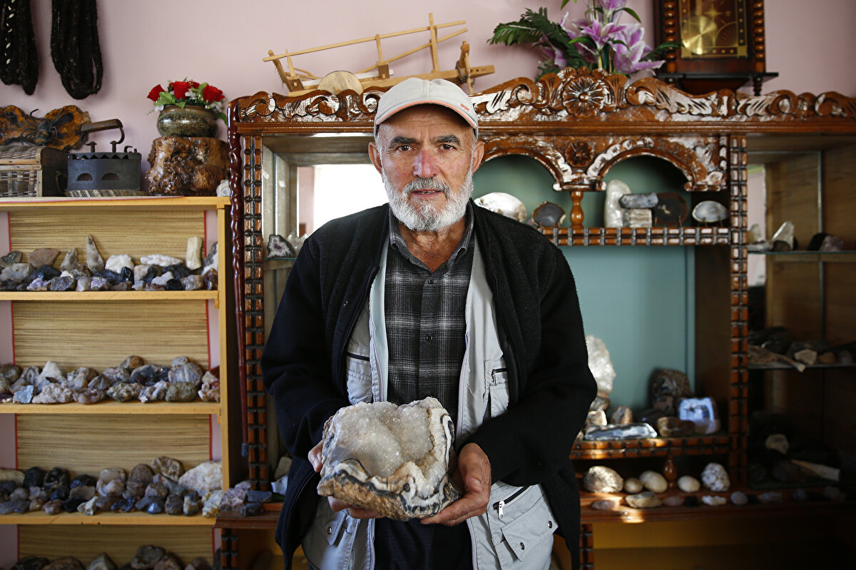 Taşlarıyla ilgili eşine vasiyette bulunan Özok, bir usta tarafından tüm taşların mezarına yapıştırılmasını istediğini dile getirdi.