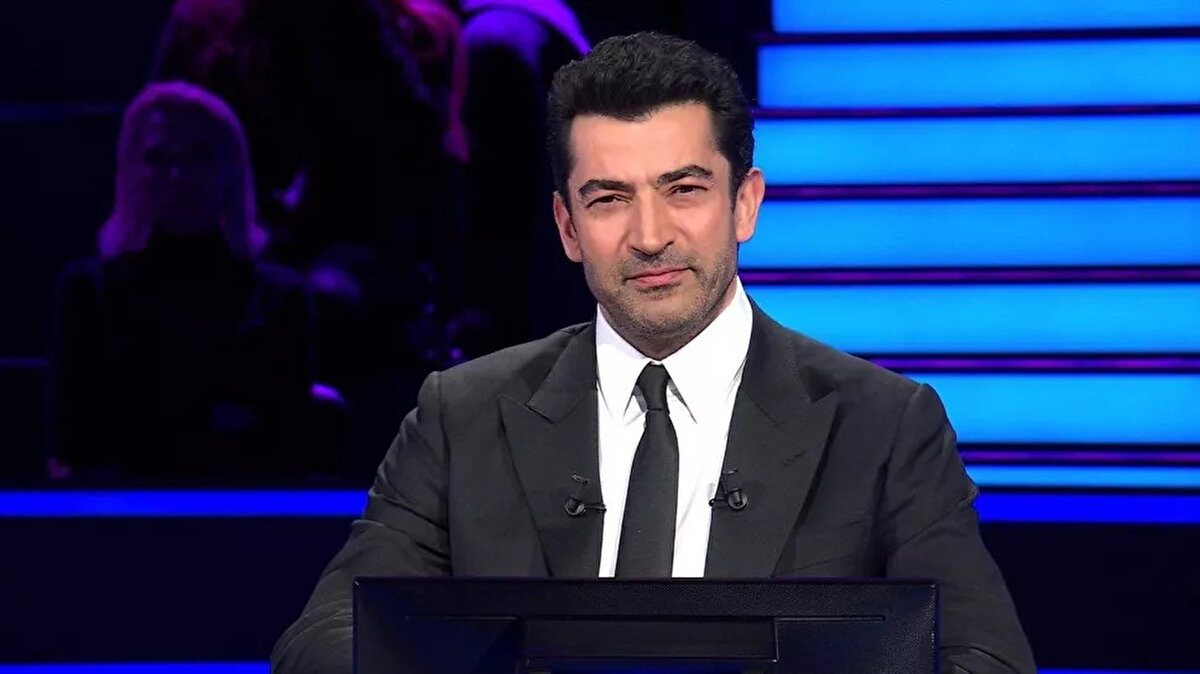 PROGRAM TARİHİNDE 4'ÜNCÜ KEZ YAŞANDI<br><br>Kenan İmirzalıoğlu'nun sunuculuğunu yaptığı programda dördüncü kez yaşanan bir an gündem olmuştu. <br><br>Yarışmaya katılan Batu Alıcı isimli genç, 1 milyon TL'lik soruyu açtırmayı başarmıştı.