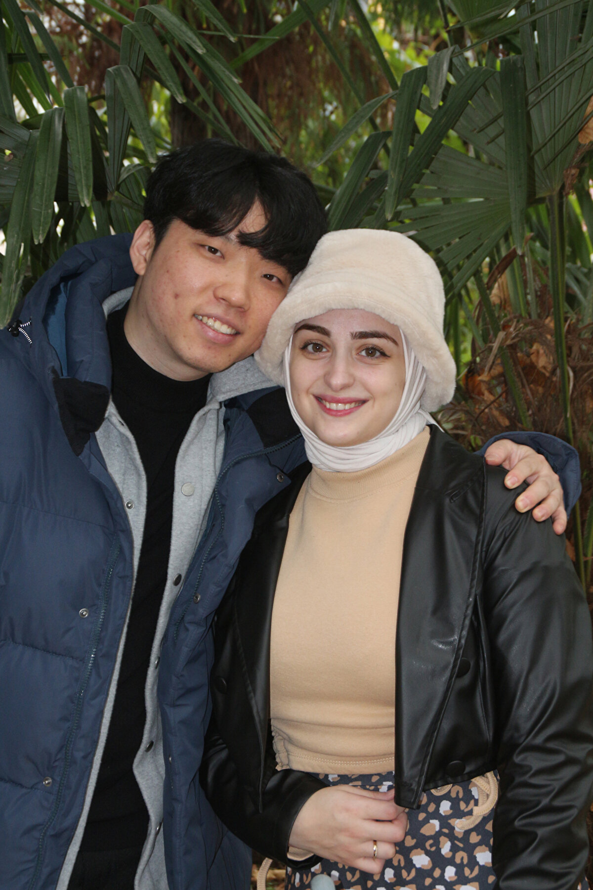 Biz nişanlanma kararı aldığımızda bunu önce anneme söyledim. Annem destekçimdi sonra halalarıma söyledim, onlar garipsemediler çünkü ben zaten farklı kültürleri seven biriyim. 