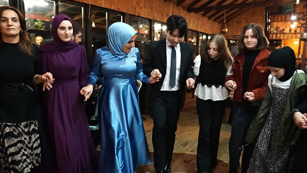 Ardeşen'e 7 bin 300 kilometre uzaklıktan gelen Dongwan, ilçe müftüsü Mehmet Genç'in katıldığı programda kelime-i şehadet getirip, Müslüman oldu ve Muhammet Ali adını aldı. 