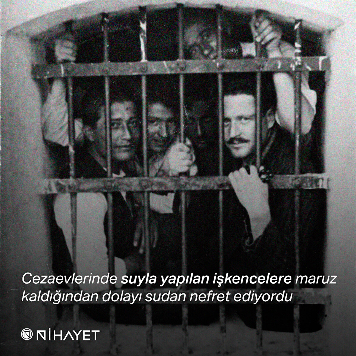 Cezaevlerinde suyla yapılan işkencelere maruz kaldığından dolayı sudan nefret ediyordu