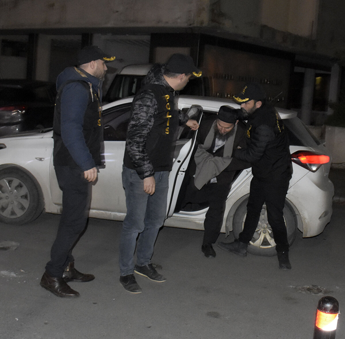 Anadolu 2. Ağır Ceza Mahkemesi, İstanbul Anadolu Cumhuriyet Başsavcılığının, müşteki Aile Sosyal Hizmetler Bakanlığı ve müşteki H.K.G'nin avukatlarının sanıklarla ilgili tutuklama taleplerini değerlendirdi.