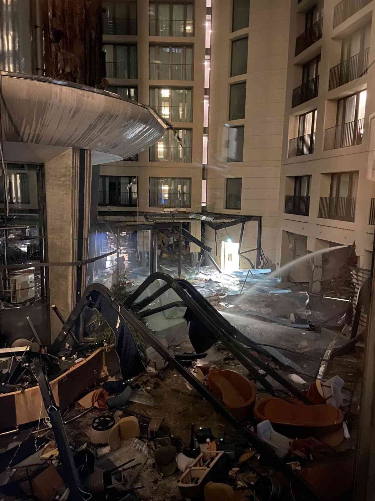 Kentin önemli turistlik bölgesinde yer alan 16 metre yüksekliğinde ve 11,5 metre çapındaki akvaryumda, 1 milyon litre su ve çeşitli cinsten 1500 balık bulunuyordu.<br><br>