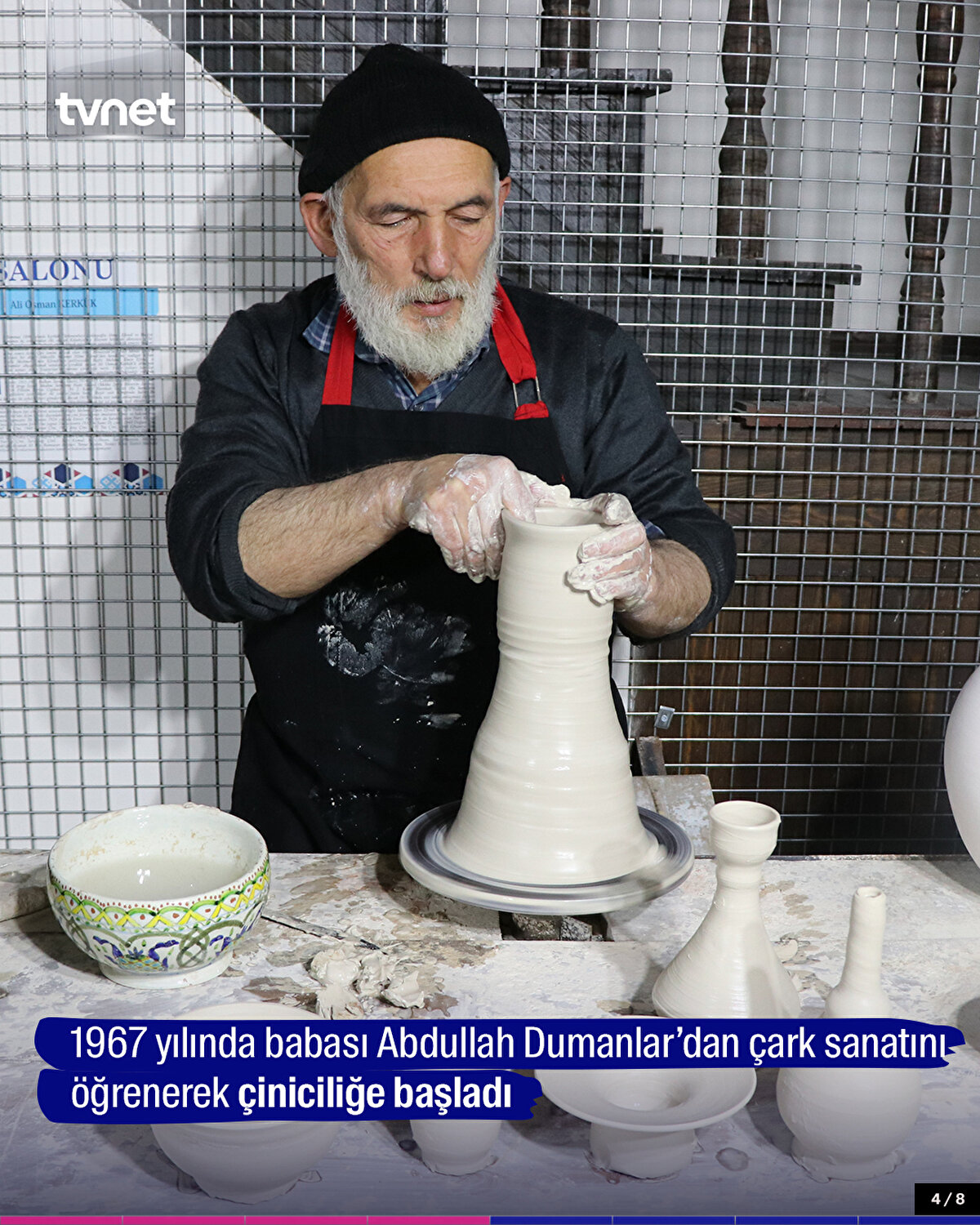 1967 yılında babası Abdullah Dumanlar’dan çark sanatını öğrenerek çiniciliğe başladı