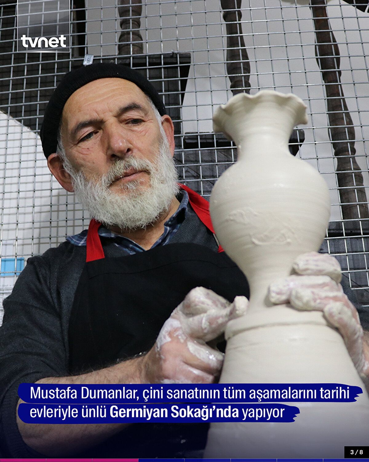 Mustafa Dumanlar, çini sanatının tüm aşamalarını tarihi evleriyle ünlü Germiyan Sokağı’nda yapıyor