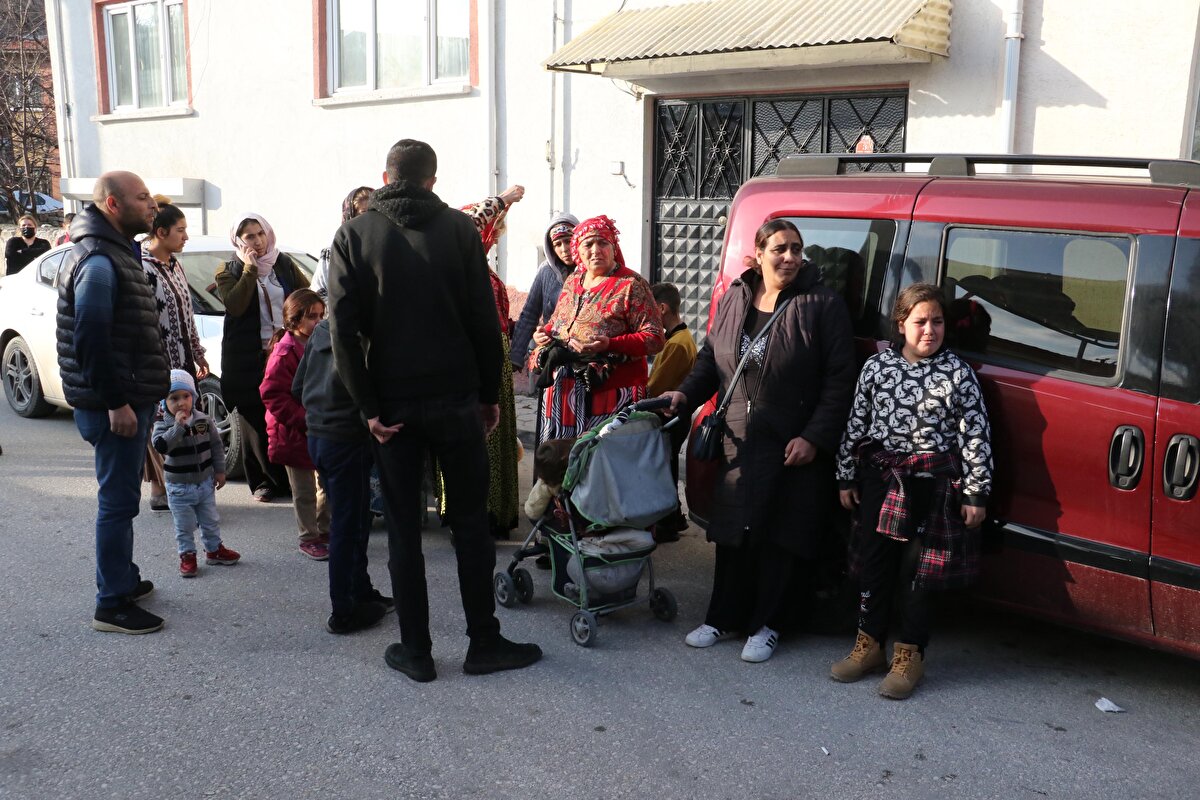 Eskişehir Osmangazi Üniversitesi Tıp Fakültesi'nde otopsi işlemleri tamamlanan Elif Nur Tiftik'in cansız bedeni, Fevziçakmak Mahallesi'ndeki camiye getirildi, yakınları tabuta sarılıp gözyaşı döktü. Elif Nur Tiftik, kılınan namazın ardından cenaze aracıyla mezarlığa götürüldü.<br><br>