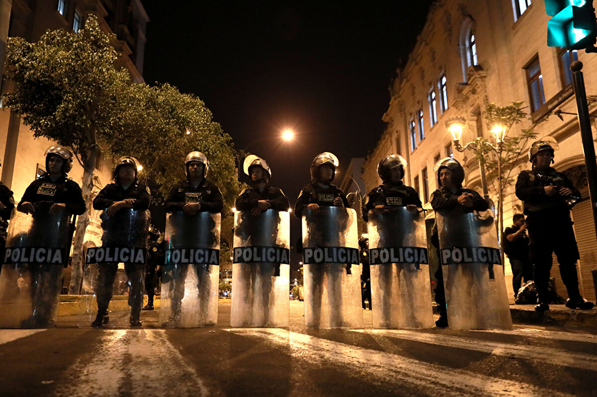 Peru Sağlık Bakanlığından yapılan açıklamada, ülkenin çeşitli kentlerinde devam eden protestolarda 20 kişinin hayatını kaybettiği, 63 kişinin ise hastanelerde tedavi altına alındığı bildirildi.<br>