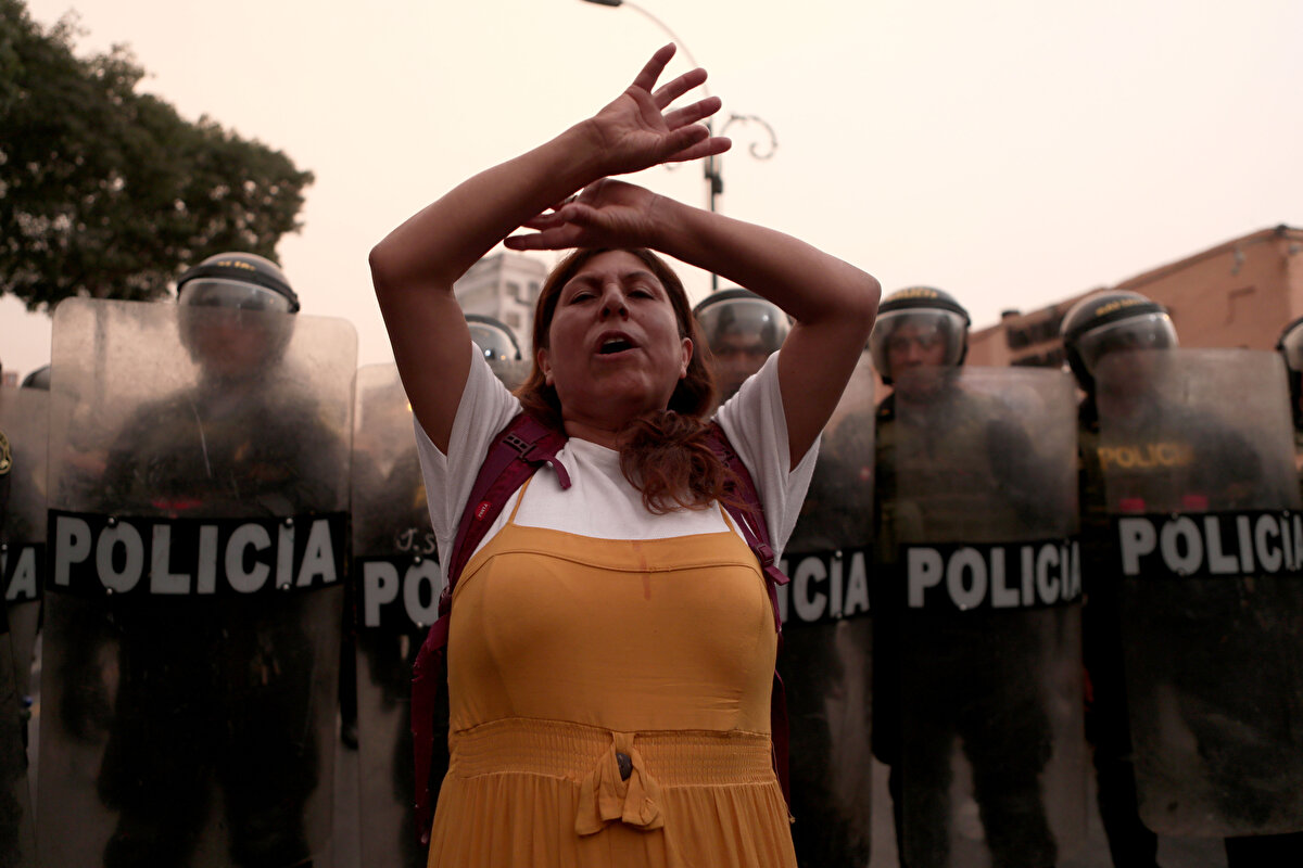 Öte yandan Machu Picchu belediyesinin yarın dört helikopterle turizm bölgesinden yabancıları tahliye operasyonu yapacağı kaydedildi.<br><br>Yerel kanal N'ye konuşan İspanyol bir turist, yetkililere seslenerek, "Arjantin'e gidebilmemiz için bizleri bir uçağa bindirmelerini talep ediyoruz." ifadesini kullandı.