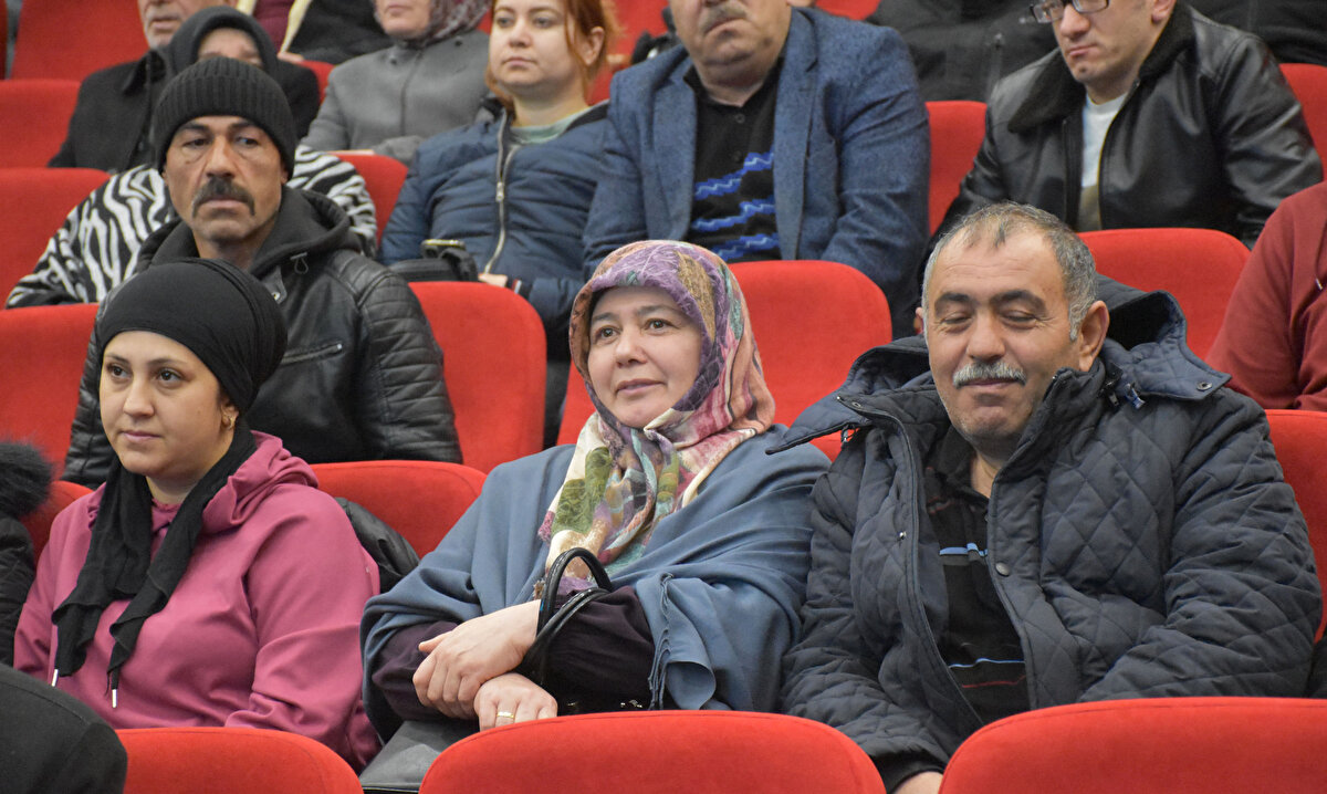 Sivas Valisi Yılmaz Şimşek, kura töreni öncesi yaptığı konuşmada, "TOKİ marifetiyle hayata geçecek olan bu proje ile hiç kuşkusuz şehrimiz modern, estetik konutlar kazanırken, vatandaşlarımızda daha sağlıklı sıcak yuvalarına kavuşacak" dedi. Belediye Başkanı Hilmi Bilgin ise Sivas'ta her alanda devasa projeler inşa edildiğini söyleyerek cumhuriyetin 100'üncü yılına giderken Cumhurbaşkanı Recep Tayyip Erdoğan'ın talimatıyla asrın en büyük projelerinden birinin kura çekimini gerçekleştirdiklerini belirtti. 