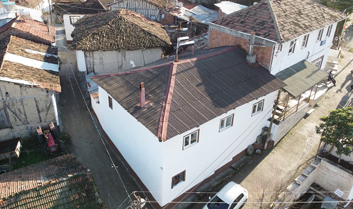 <br>Evi boyanan 80 yaşındaki Yeşariye Tozman da evinin boyanmasından mutlu olduğunu ifade ederek, emeği geçenlere teşekkür etti.