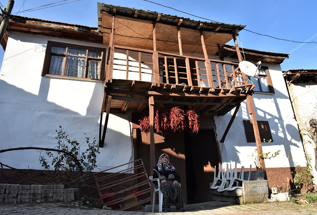 Biber sezonu başladığı zaman İstanbul, Ankara ve Bursa olmak üzere Türkiye'nin farklı yerlerinden ziyaretçiler geldiğini dile getiren Dündar, şöyle konuştu:<br>