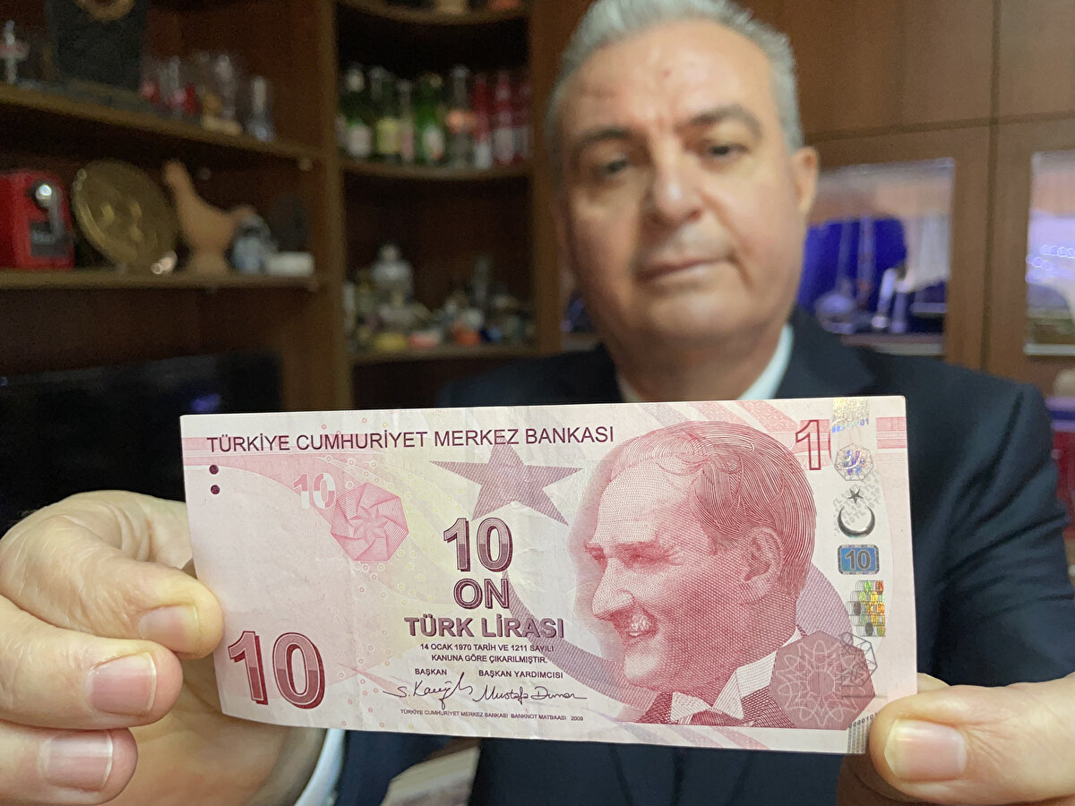"Yaklaşık 40 yıldır para ve madalya konusunda çalışıyorum. Bu konuda 18 kitap yazım, ilk defa bu kadar hatalı basım para iddialarıyla karşılaşıyorum. Türk Parasının Kıymetini Koruma Hakkında Kanun gereği paraların üzerinde işlem yapılması suç. Burada bir işlem söz konusu, bunu yapanlar suç işliyor."<br>