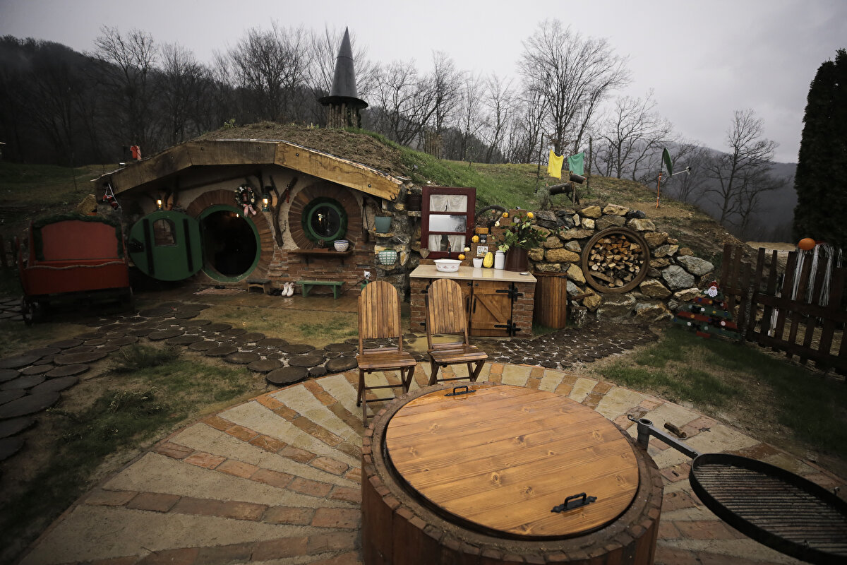  Her kız kardeş bir ev dekore ediyor<br><br>Kız kardeşlerden her birinin bir evi alarak istediği şekilde dekore ettiğini aktaran Marija, iki evin tamamlandığını, kalan üç evin de bitmek üzere olduğunu ifade etti.