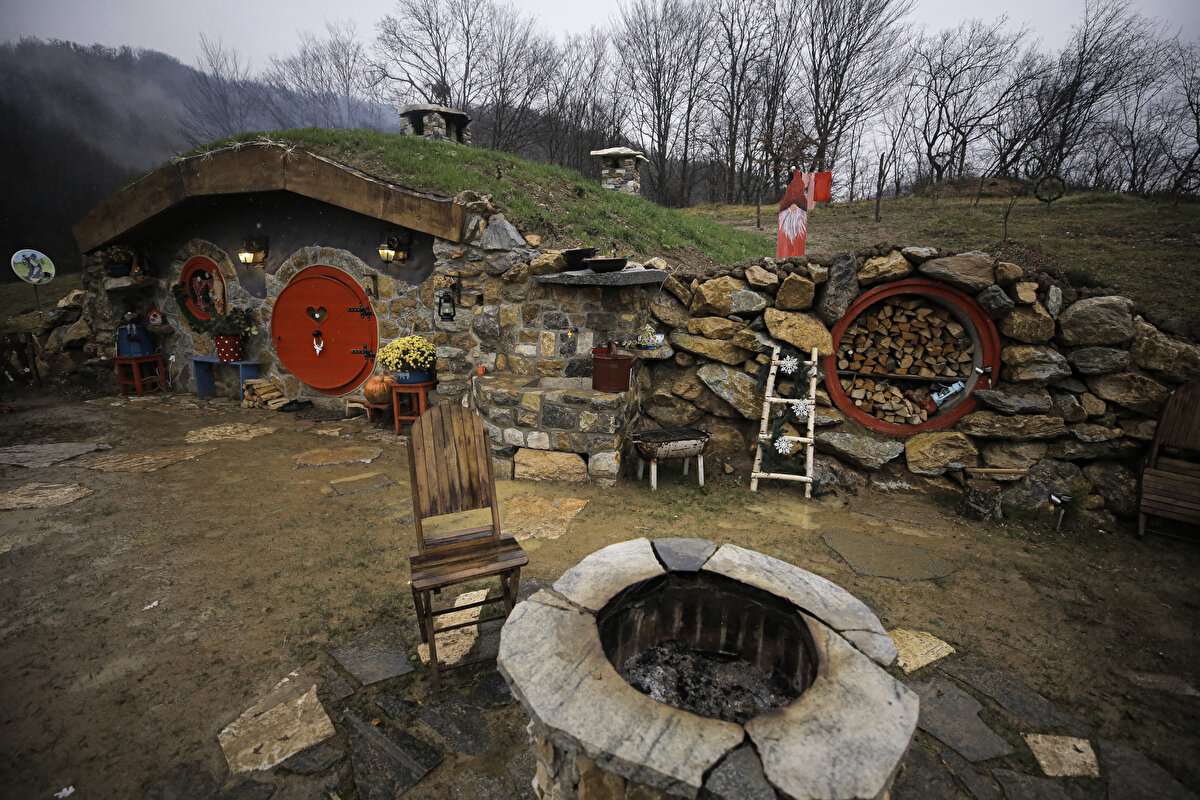  "İnsanları geçmişe götürüyoruz"<br><br>Mimar olan bir diğer kız kardeş Milijana Milicevic, evine "Ihlamur" adını verdiğini belirterek ıhlamurun mutlu bir çocukluk ve doğayla özdeşleşen bir bitki olduğunu söyledi.