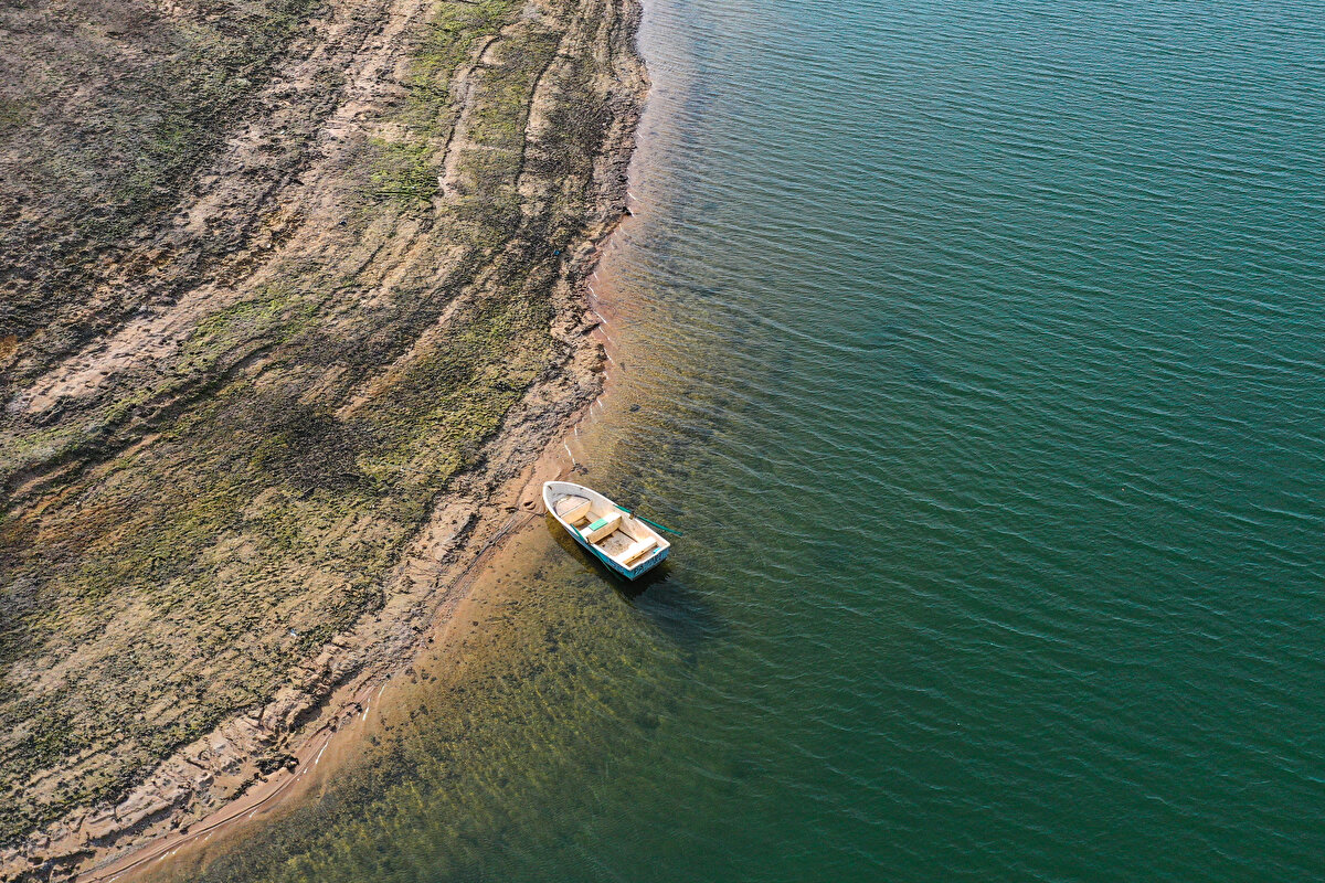 İstanbul'da içme suyu arıtma tesislerinden son iki haftada verilen su miktarı 2,97 milyon metreküp oldu.<br>