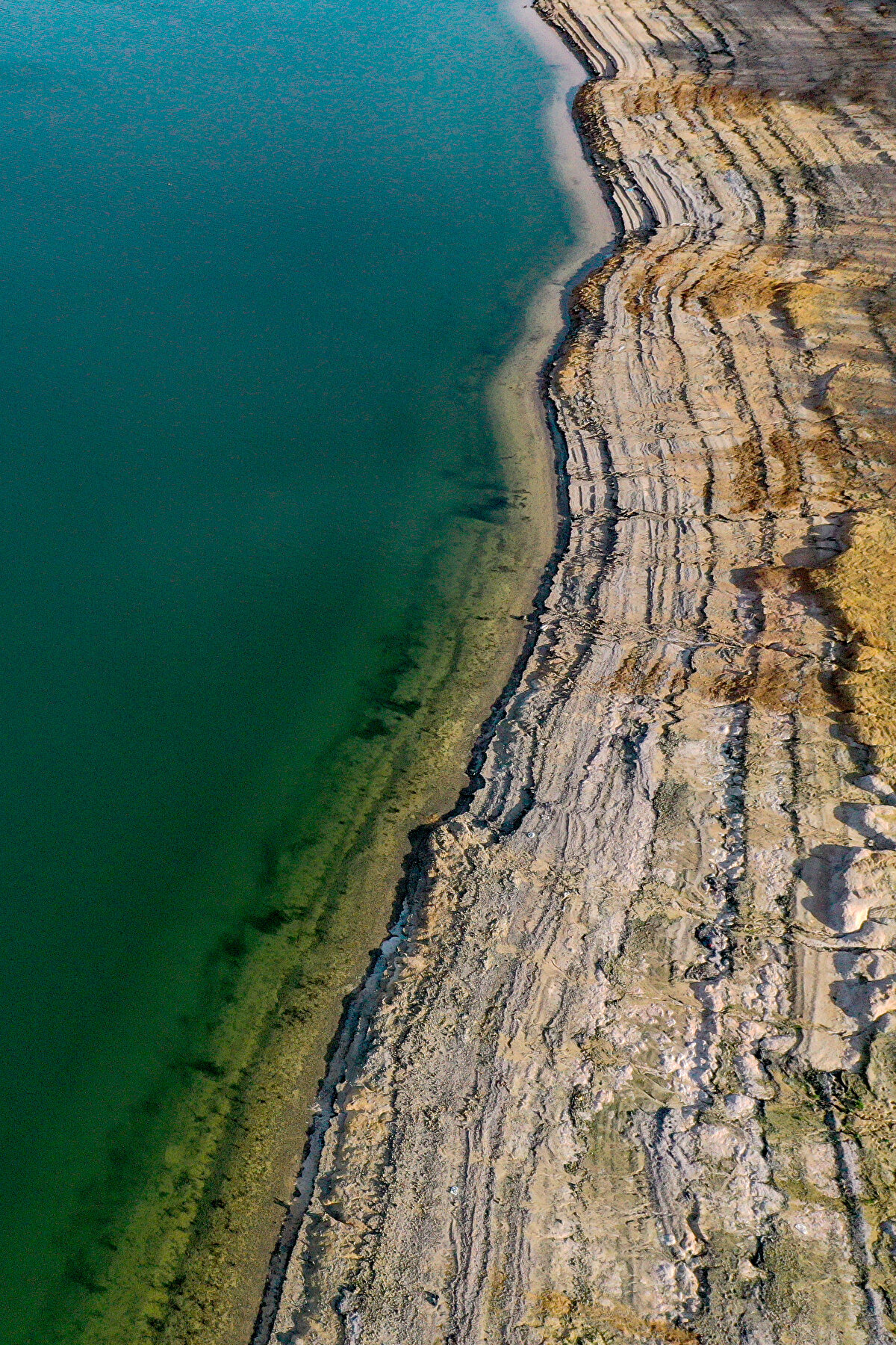 868,68 milyon metreküp kapasiteli barajların doluluğu 297,26 milyon metreküp olarak kaydedildi. Bu miktar 10 yıl önce 493,93 milyon metreküpken en yüksek miktar 2018 yılında 600,92 milyon metreküp ölçülmüştü.<br><br>