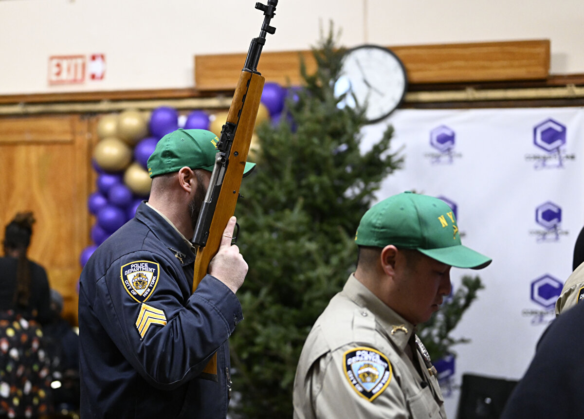 Gonzales, kampanyaya ilişkin "Sokaklardan silahları toplamak ortak bir sorumluluktur ve silahları geri alma etkinliği, mahallelerimizdeki silahlı şiddeti azaltmaya yönelik kapsamlı stratejinin bir parçasıdır" açıklamasında bulundu.<br><br>
