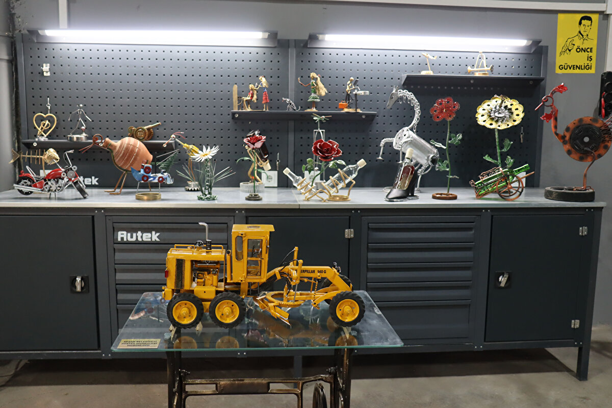 Çocukları da heveslendirip, bu işe yöneltmek istiyorum. Ömrüm el verdiği sürece de bu işe devam edeceğim. Bu işler ayrıntı gerektiriyor. Bizde elimizden geldiğince bu işi yapmayı sürdüreceğiz" ifadelerini kullandı.<br>