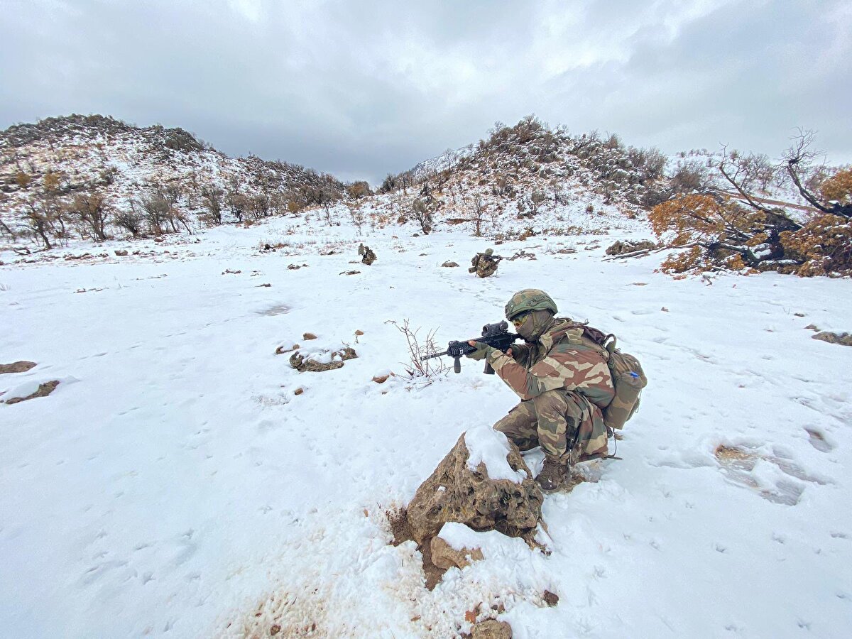 Gerek üs bölgeleri gerekse personelin kıyafetleri konusunda zorlu hava şartlarına ilişkin hazırlıkların çok önceden tamamlandığı belirtildi.  
