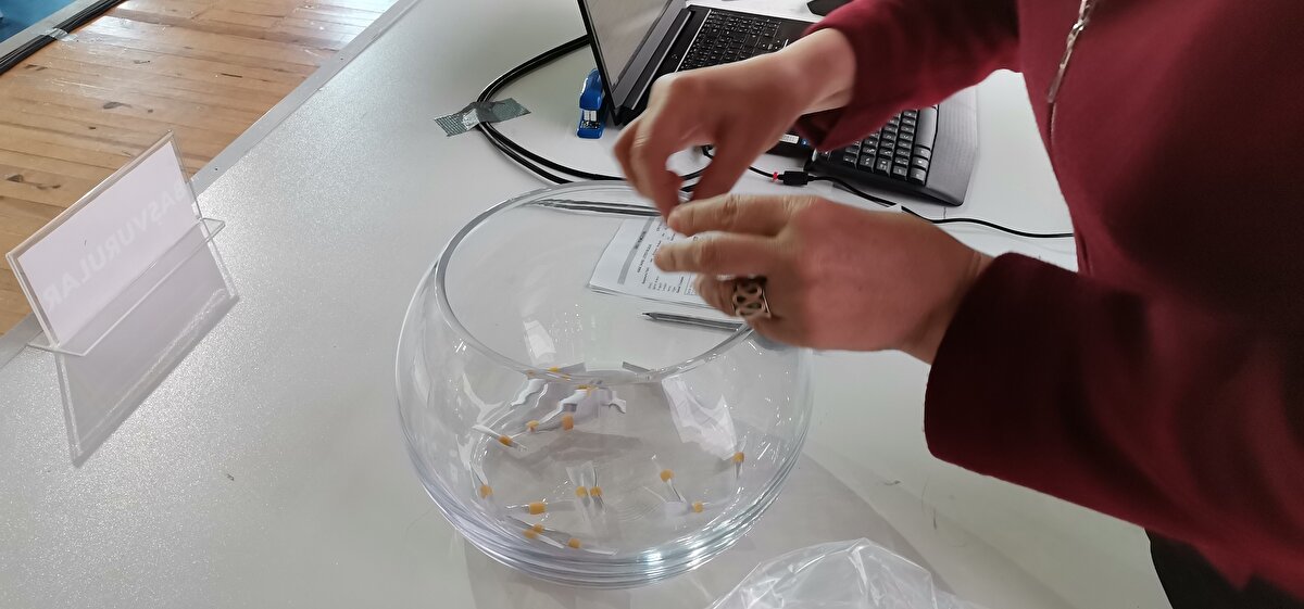 Proje kapsamında 81 ilde 250 bin sosyal konutun Mart 2023’e kadar etaplar halinde kuralarının çekilmesi ve hak sahiplerinin belirlenmesi planlanıyor. <br><br>