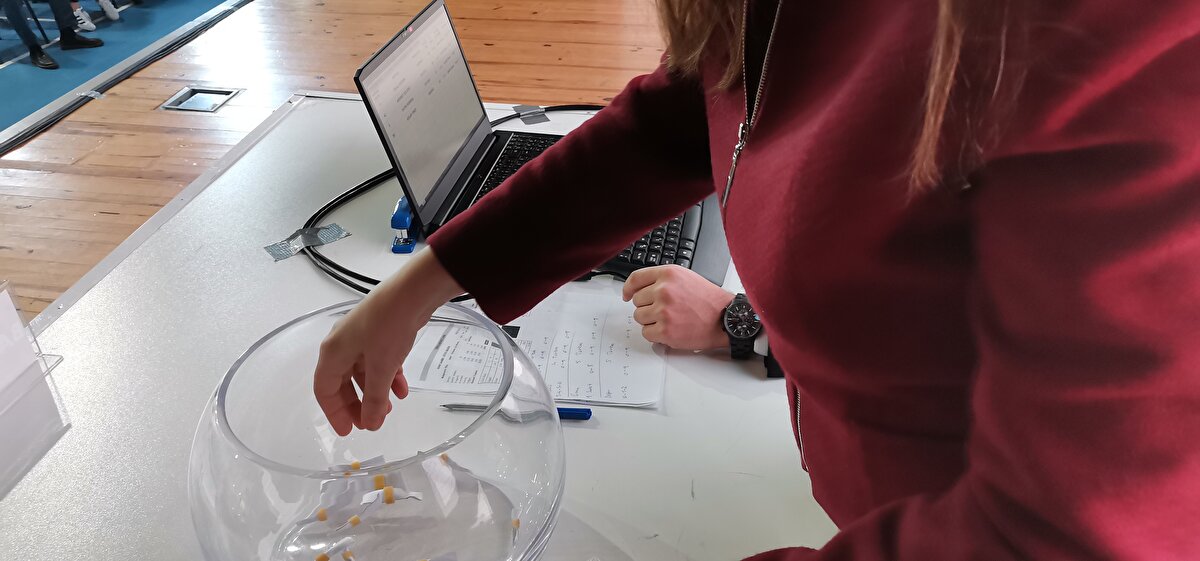 Çevre, Şehircilik ve İklim Değişikliği Bakanlığı'ndan yapılan açıklamaya göre, Cumhurbaşkanı Recep Tayyip Erdoğan'ın 13 Eylül'de açıkladığı Cumhuriyet tarihinin en büyük sosyal konut hamlesi, "İlk Evim, İlk İş Yerim" projesinde bugün başlayan 5. etap kuralar, 13 Ocak'ta sona erecek.<br><br>