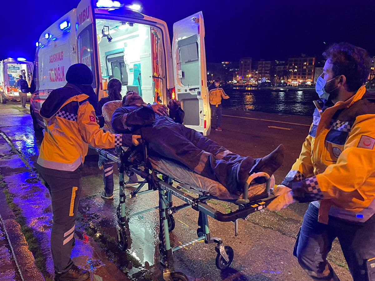 Kurtarma çalışmalarına destek veren balıkçılardan Ömer Canik ise yangının büyük ihtimalle geminin arka kısmından çıktığını belirterek, "Personelden birinin bacağının dizinden aşağısı kopmuştu. Çok zor durumdalardı. Arkadaşımız tehlikeleri göze alarak gemiye atladı. Ayağı kopan arkadaşa yardımcı olduk. Vinçle aldık. Merdivenden inecek durumu yoktu." diye konuştu.<br><br>