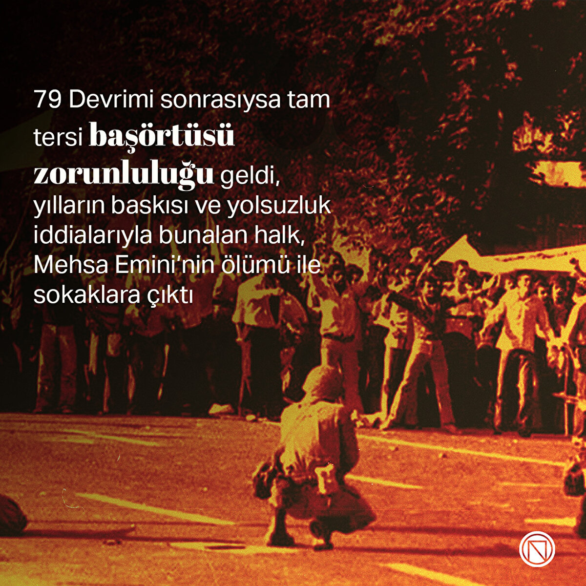 79 Devrimi sonrasıysa tam tersi başörtüsü zorunluluğu geldi, yılların baskısı ve yolsuzluk iddialarıyla bunalan halk, Mehsa Emini’nin ölümü ile sokaklara çıktı