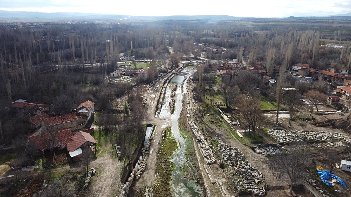 Bu sezon bir de 'Herakles' başı bulduk. 2020 yılında 'Herakles' gövdesi bulmuştuk. Bu sezon 'Herakles' başı bulunca acaba bir önceki sezon bulduğumuz heykelin gövdesinin başı mı, diye heyecanlandık ancak ona uymadı. Dolayısıyla şu an elimizde 2 tane 'Herakles' heykeli oldu.