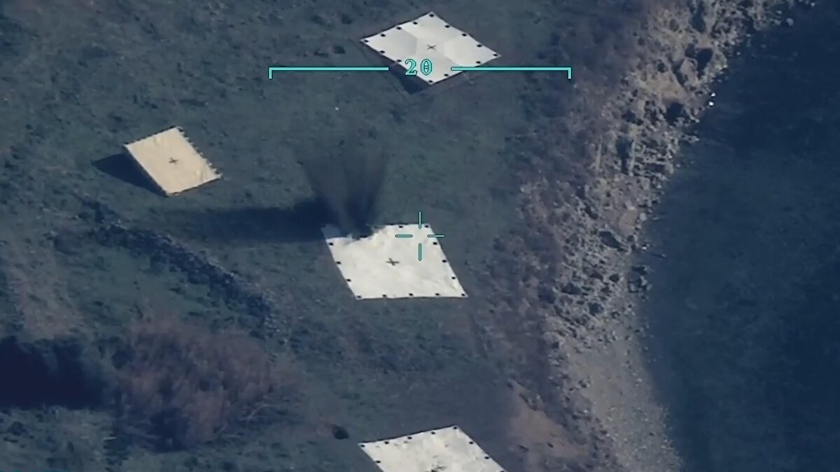 Şirketten yapılan açıklamada Baykar, yaklaşık 20 yıl önce insansız hava araçları geliştirmeye başladığı ilk andan bugüne kadar toplam gelirinin yüzde 75'ini ihracattan elde etti. 2021 yılında Türkiye İhracatçılar Meclisi tarafından savunma ve havacılık sektörlerinde ihracat lideri olduğu açıklanan Baykar, 2022 yılında ise 18 farklı ülkeye 1 milyar dolardan fazla ihracat gerçekleştirdi. 