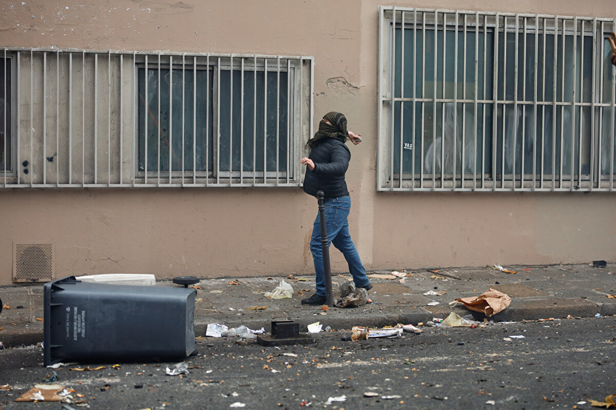 69 yaşındaki saldıganın gözaltı kararı sağlık durumu gerekçe gösterilerek önce kaldırıldı. "William", Emniyet Müdürlüğü'ne bağlı psikiyatri kliniğine nakledildi. Ancak bir gün sonra saldırgan için yeniden gözaltı kararı alındı. Saldırganın, hafta başında sorgu hakimine çıkarılması bekleniyor. Soruşturma, "cinayet" ve "cinayete teşebbüs" temelinde devam ediyor.<br>