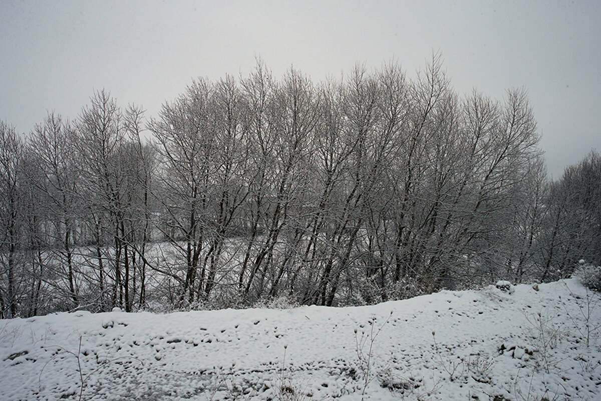 <br>Kar kalınığı yüksek kesimlerde 15 santimetreye ulaştı.
