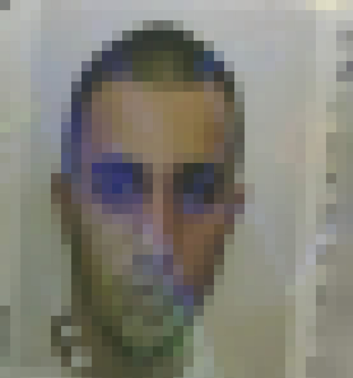 <br><br>Panik yaşayan yolcular, durumu kabin ekibine bildirdi. <br><br>Bunun üzerine aprona güvenlik güçleri çağırılırken, uçak da güvenli park alanına çekildi.<br>